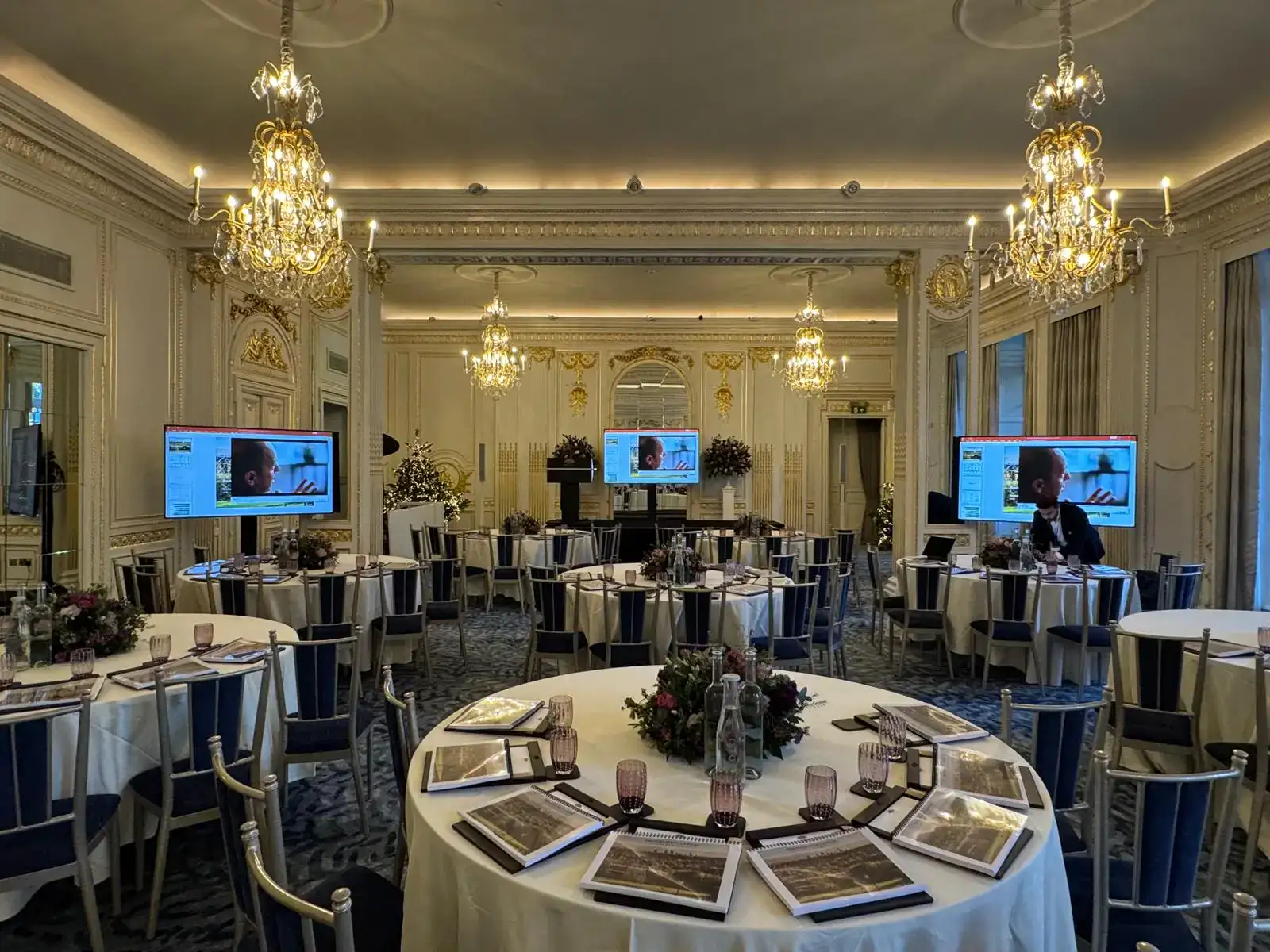 9 Benefits Of Renting An LED Screen For A Graduation Party